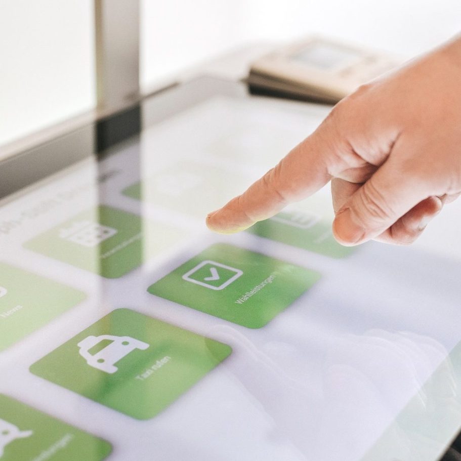 Herr Wohlrabe und Herr Wygas bei der Veröffentlichung des Terminals