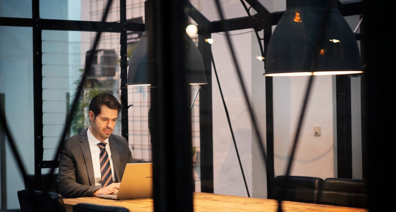 Infografik zu Nutzungsquoten analog vs. digital. Unterstreicht das Problem geringer App-Adoption und zeigt Optimierungspotenziale.